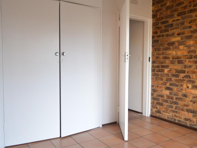 Townhouse To Rent in Eastleigh, Edenvale - Photo 5