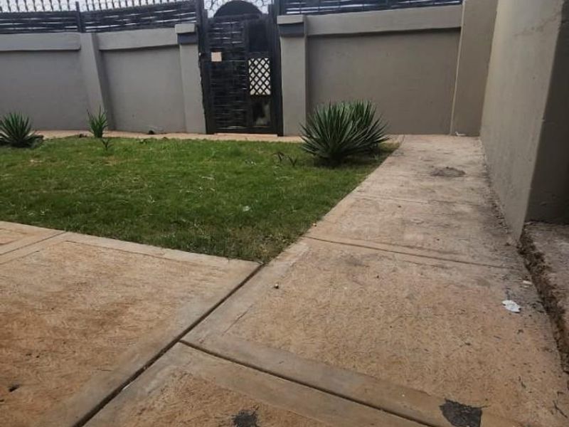 2 Bedroom House  For Sale in Mahube Valley, Gemvalley , Pretoria - Photo 6