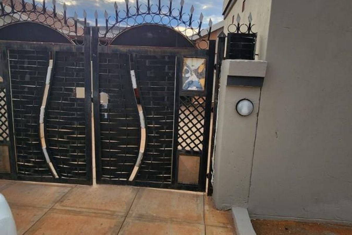 2 Bedroom House  For Sale in Mahube Valley, Gemvalley , Pretoria - Photo 3
