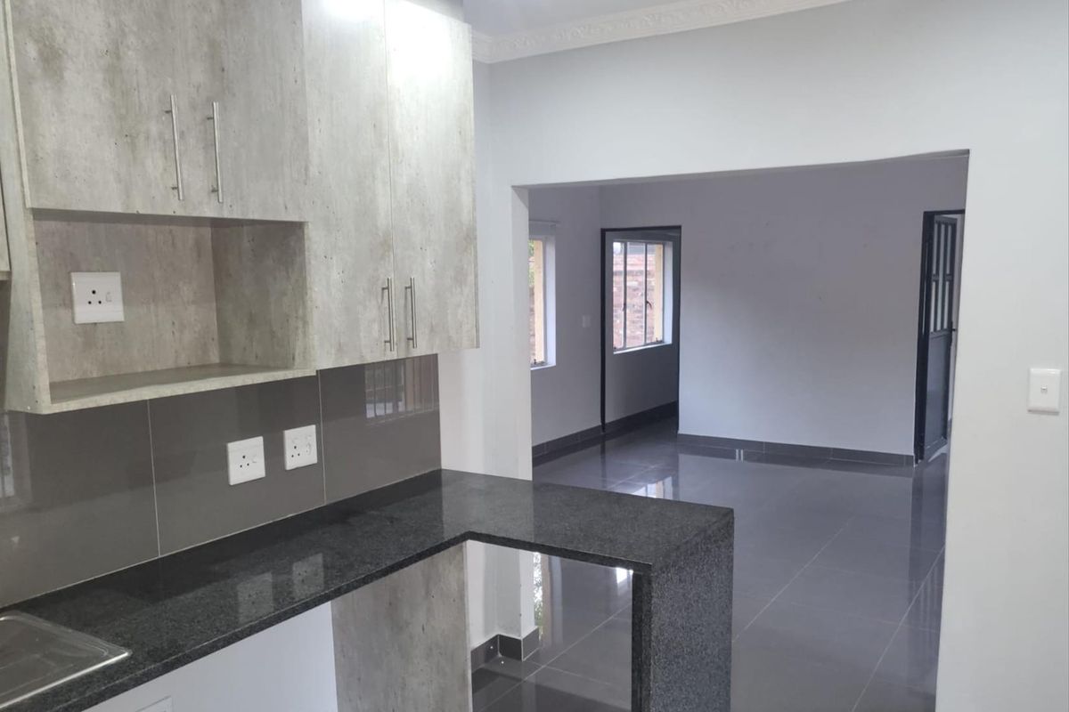 Apartment/Cottage To Rent in Bryanston, Sandton - Photo 3