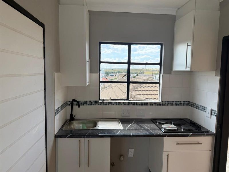 Apartment/Cottage To Rent in Bryanston, Sandton - Photo 4