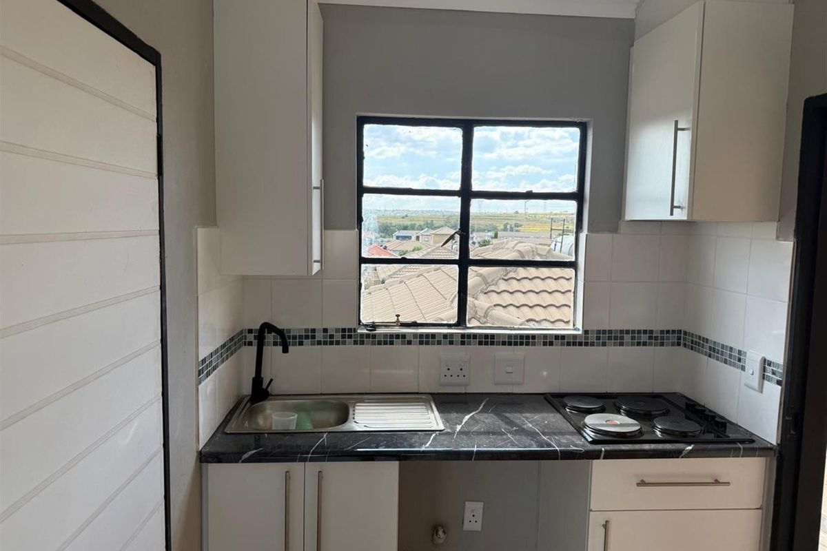 Apartment/Cottage To Rent in Bryanston, Sandton - Photo 4
