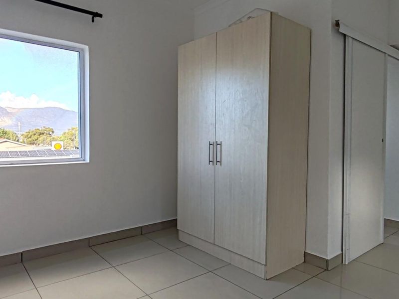 Spectacular 2nd Floor 1-Bedroom Apartment in Bergvliet Vistas - Photo 8