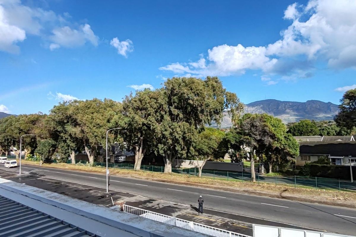 Spectacular 2nd Floor 1-Bedroom Apartment in Bergvliet Vistas - Photo 3