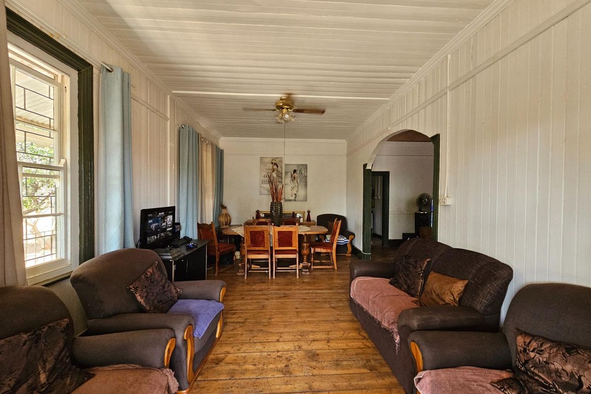 Fixer upper in Barberton - Photo 3