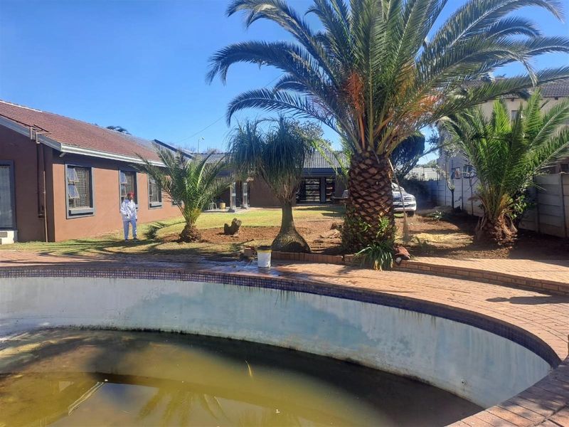 4 Bedroom House For Sale in Brackendowns, Alberton - Photo 7