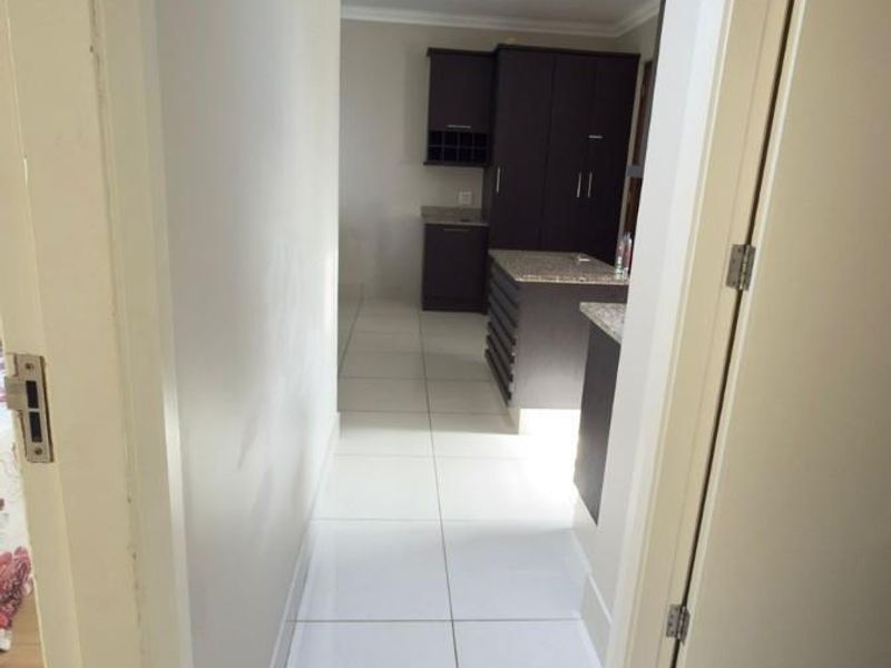 Chic 2 Bed 2 Bath Apartment To Rent on Umhlanga Ridge - Photo 9