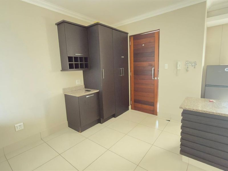 Chic 2 Bed 2 Bath Apartment To Rent on Umhlanga Ridge - Photo 7