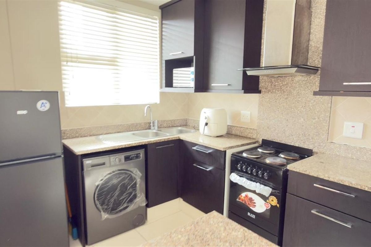 Chic 2 Bed 2 Bath Apartment To Rent on Umhlanga Ridge - Photo 4