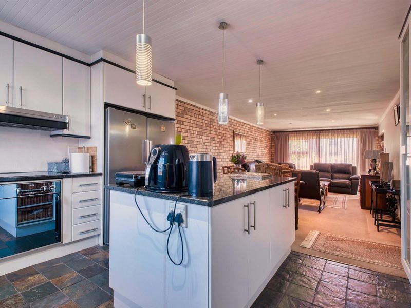 Affordable Three Bedroom Townhouse in Sought After Koensprag - Photo 10