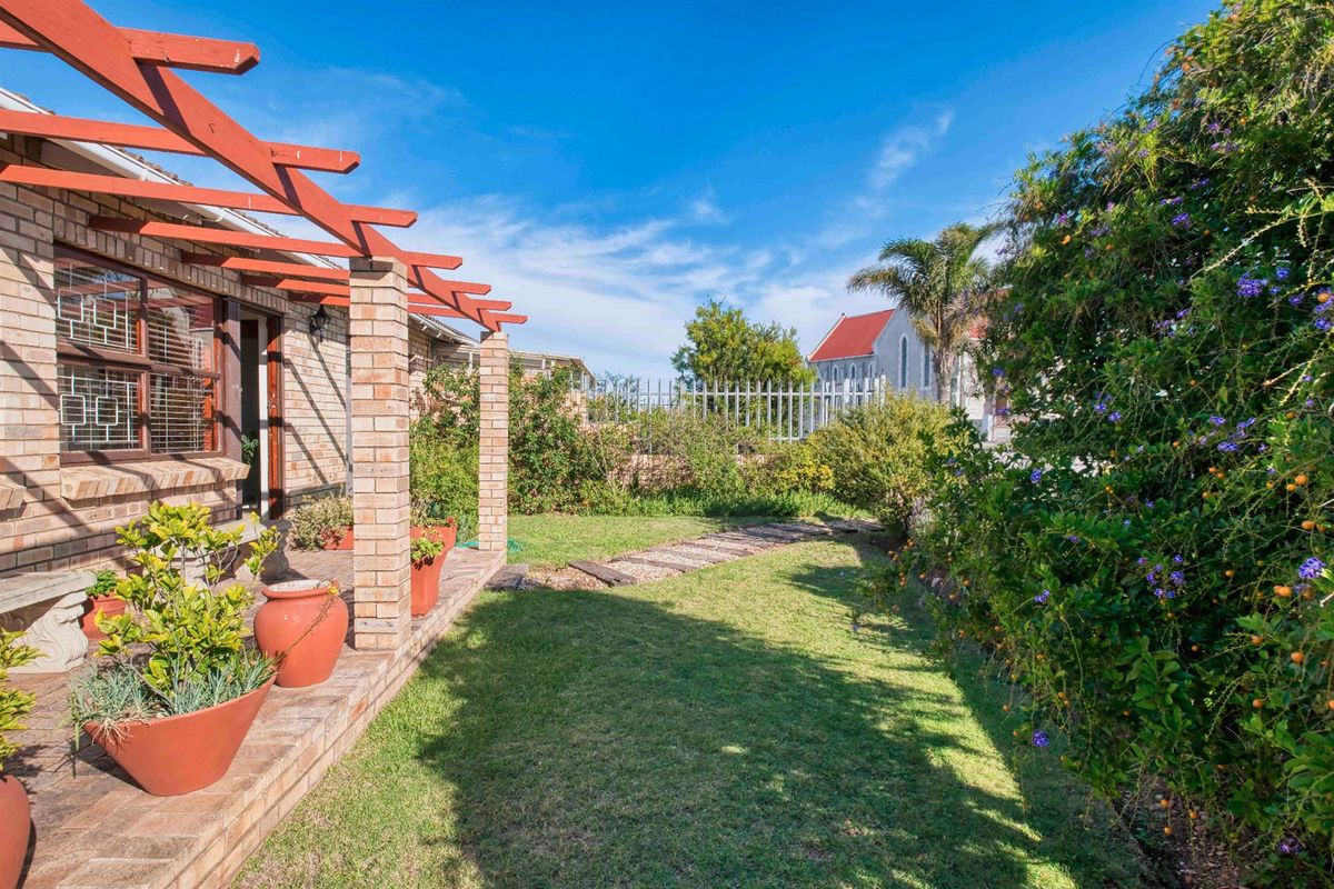 Affordable Three Bedroom Townhouse in Sought After Koensprag - Photo 3