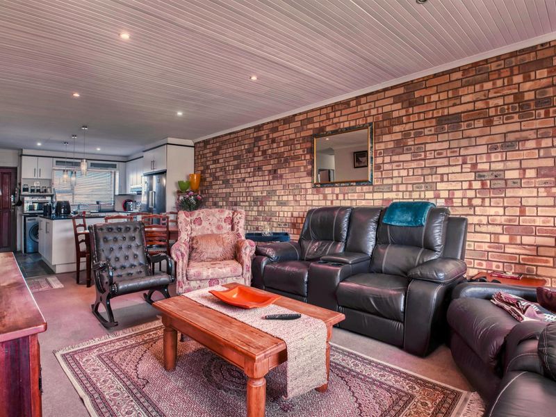 Affordable Three Bedroom Townhouse in Sought After Koensprag - Photo 7