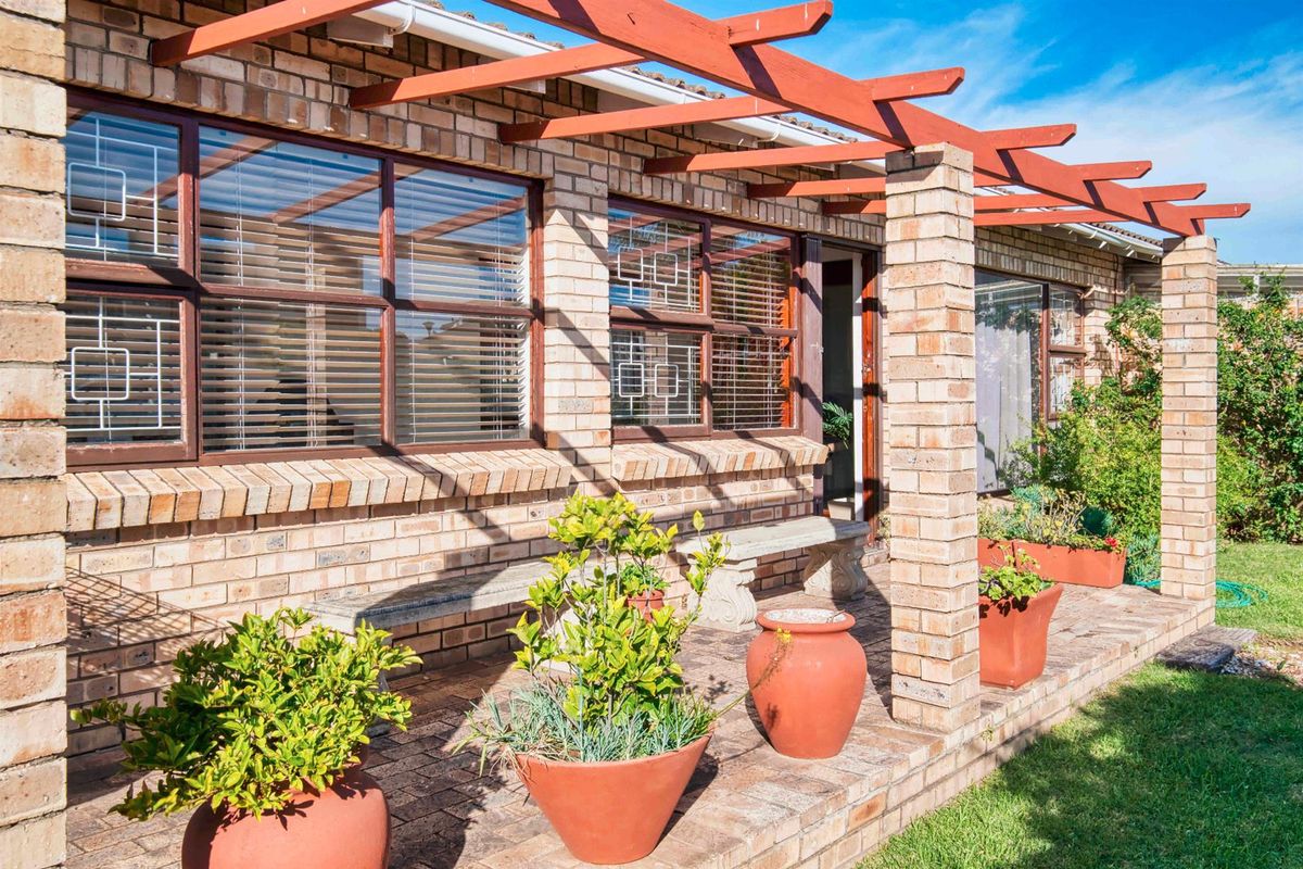 Affordable Three Bedroom Townhouse in Sought After Koensprag - Photo 4