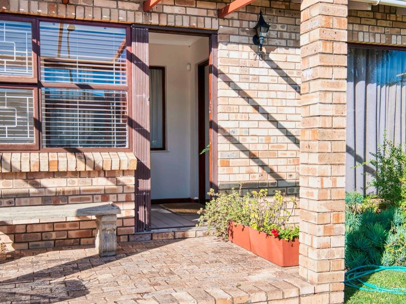 Affordable Three Bedroom Townhouse in Sought After Koensprag - Photo 5