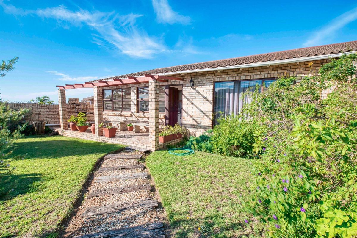 Affordable Three Bedroom Townhouse in Sought After Koensprag - Photo 2