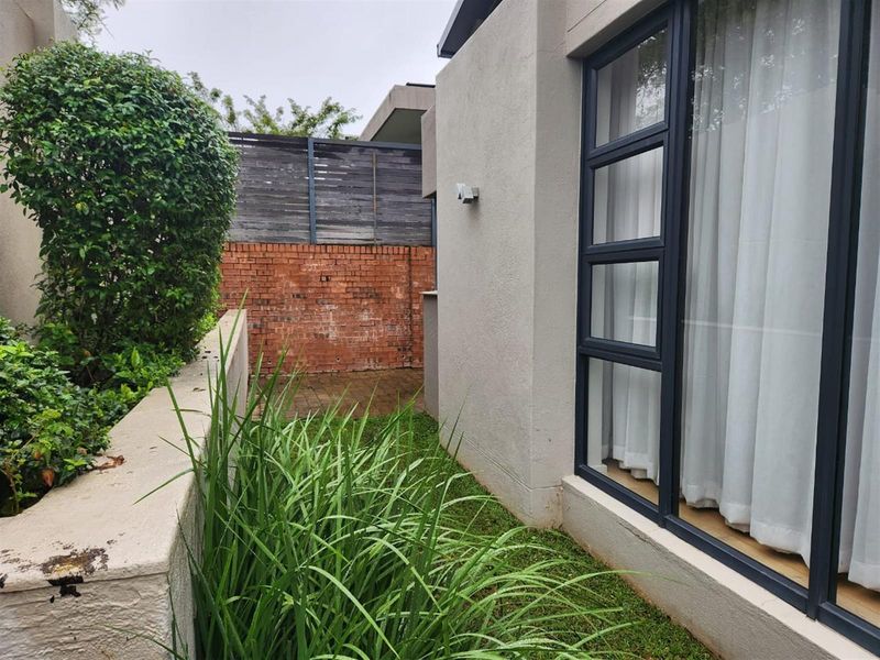 Excecutive Home, well designed property in a Secure Esate with a private garden. - Photo 9