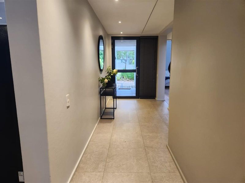 Excecutive Home, well designed property in a Secure Esate with a private garden. - Photo 8