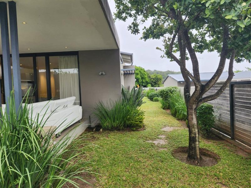 Excecutive Home, well designed property in a Secure Esate with a private garden. - Photo 2