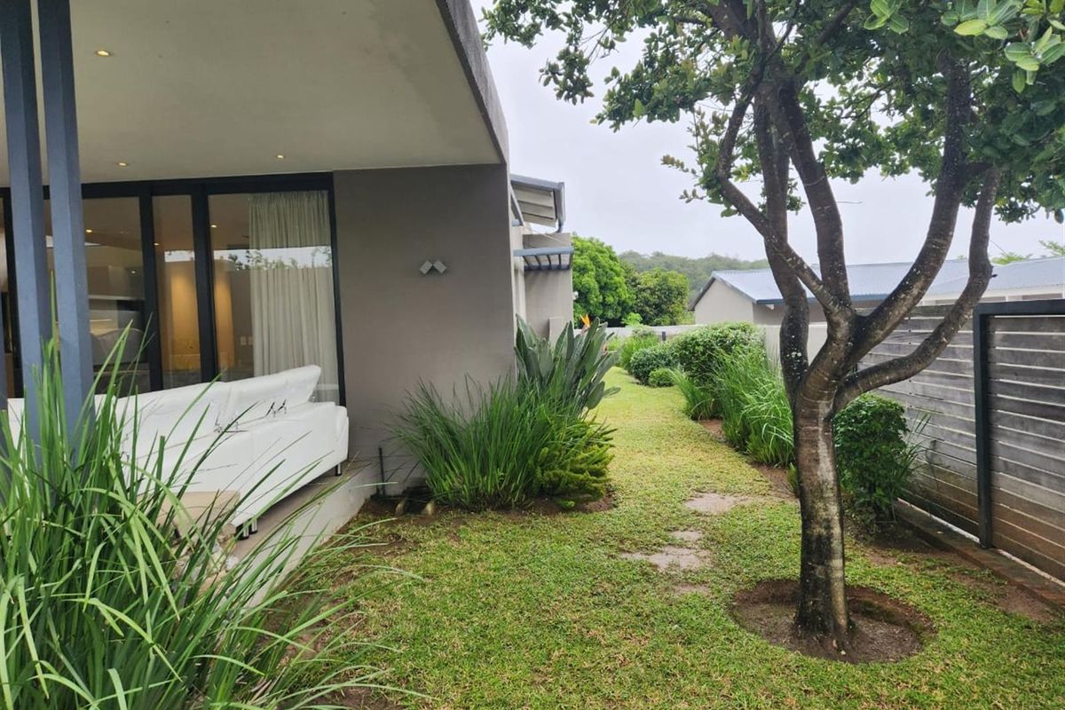 Excecutive Home, well designed property in a Secure Esate with a private garden. - Photo 2