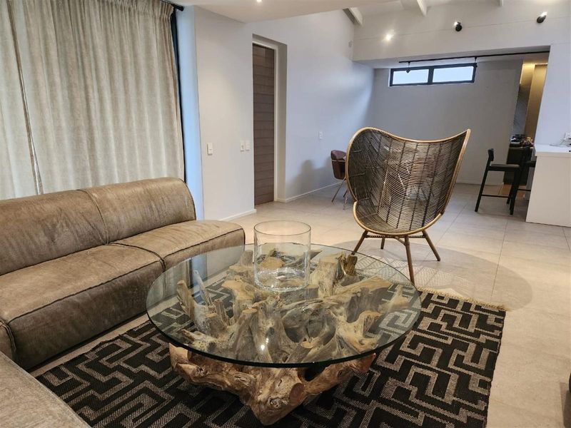 Excecutive Home, well designed property in a Secure Esate with a private garden. - Photo 5