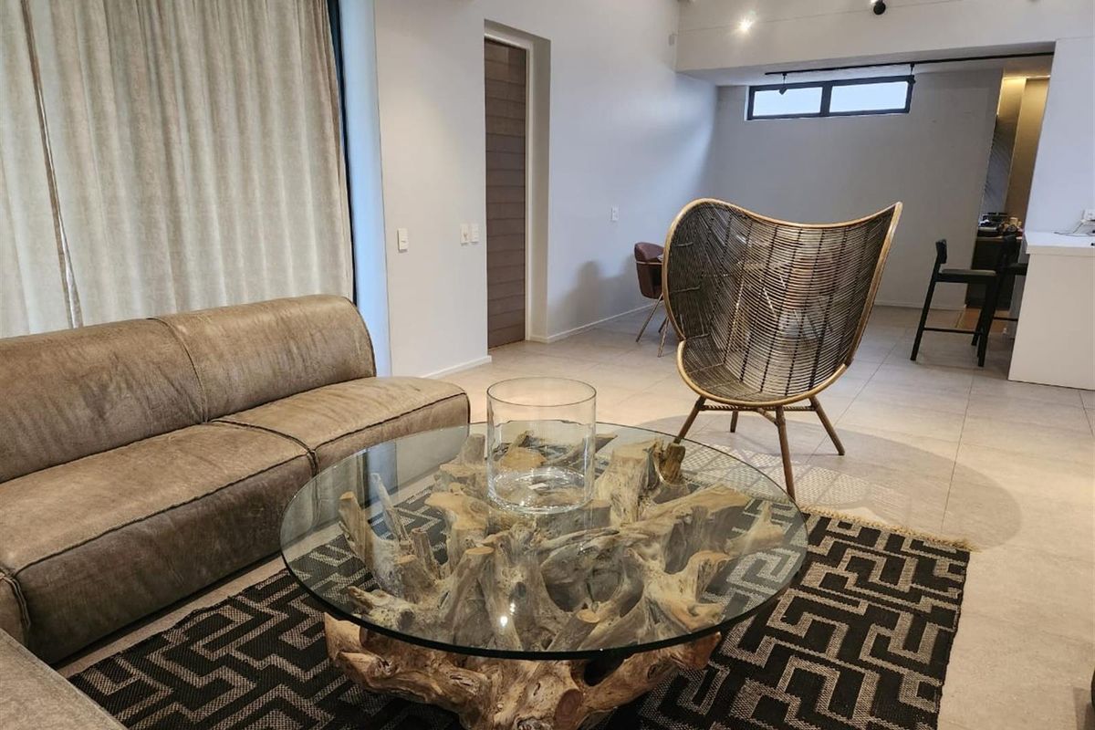 Excecutive Home, well designed property in a Secure Esate with a private garden. - Photo 5