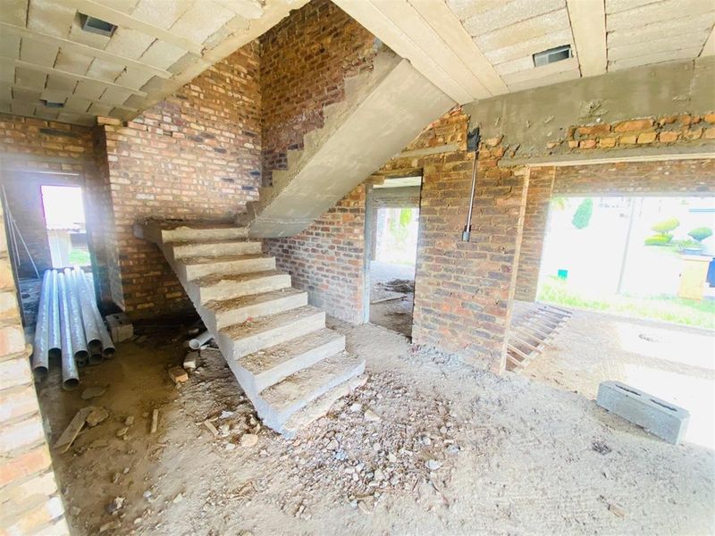 House On Auction in Witbank - Photo 8