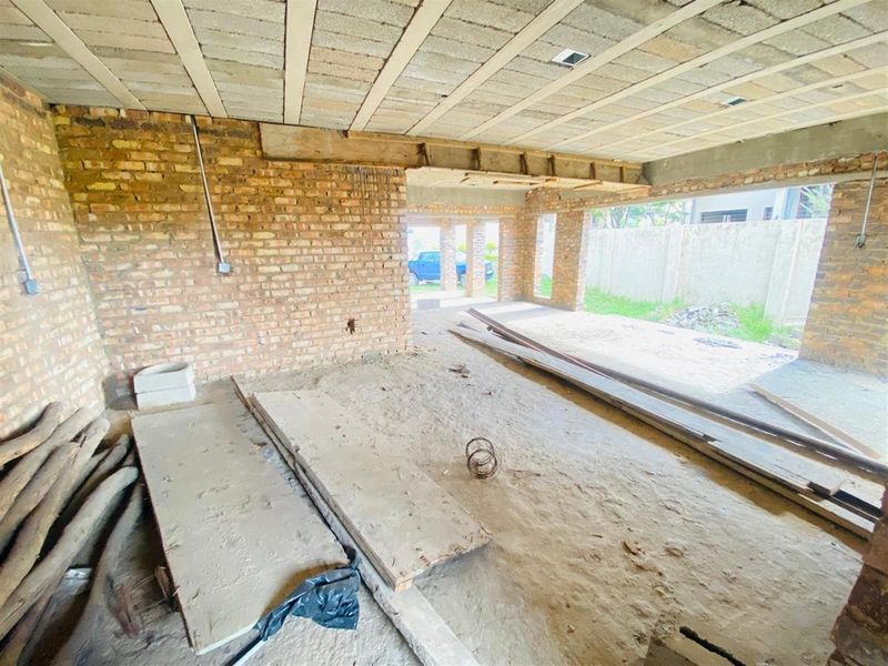 House On Auction in Witbank - Photo 10