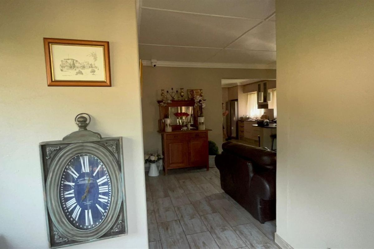 5 Bedroom Home For Sale in Sasolburg Central, Sasolburg - Photo 5