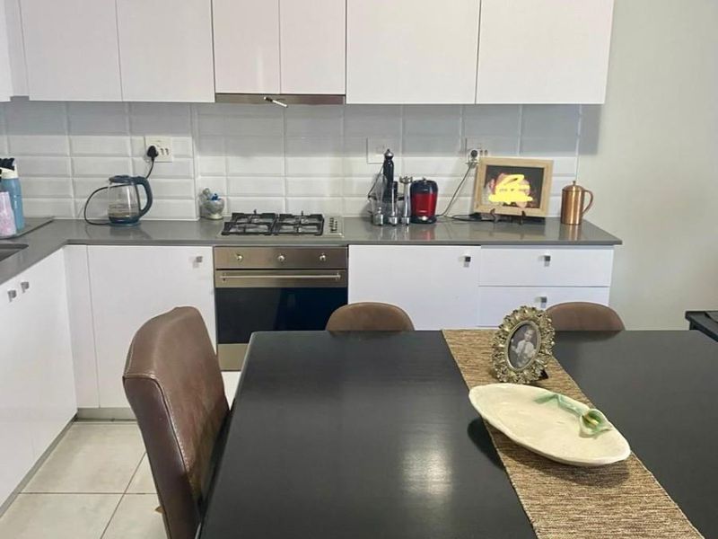 Apartment For Sale in Paardevlei, Somerset West - Photo 4