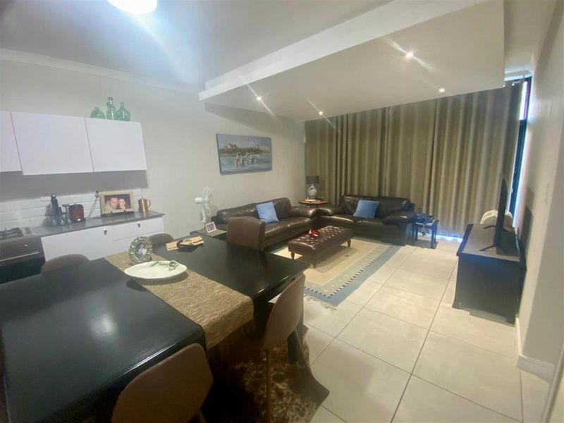 Apartment For Sale in Paardevlei, Somerset West - Photo 6