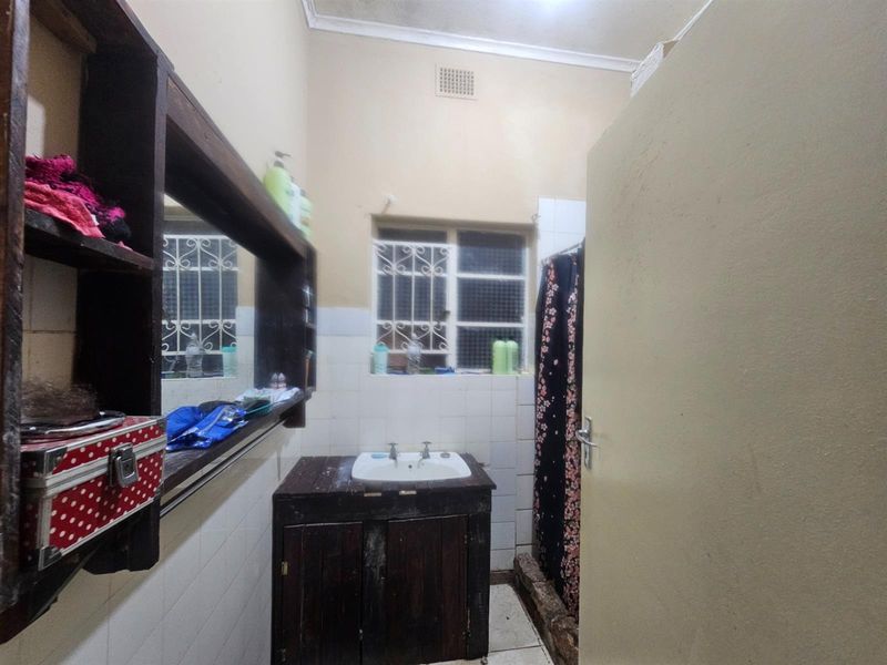 House with Flat For Sale in Barberton - Photo 9