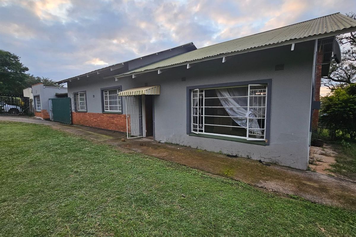 House with Flat For Sale in Barberton - Photo 2