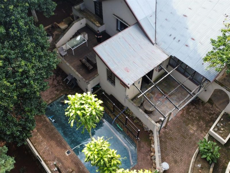 Modern House with 2 Flats and Pool For Sale in Barberton - Photo 2