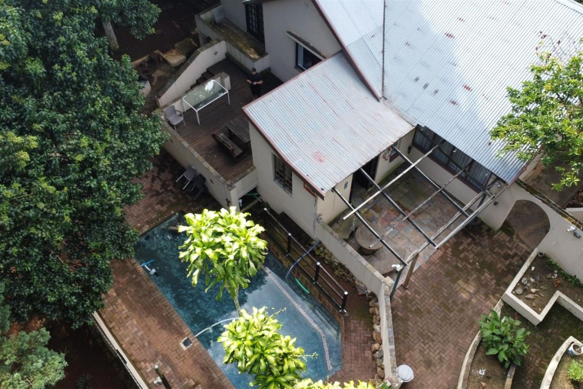 Modern House with 2 Flats and Pool For Sale in Barberton - Photo 2