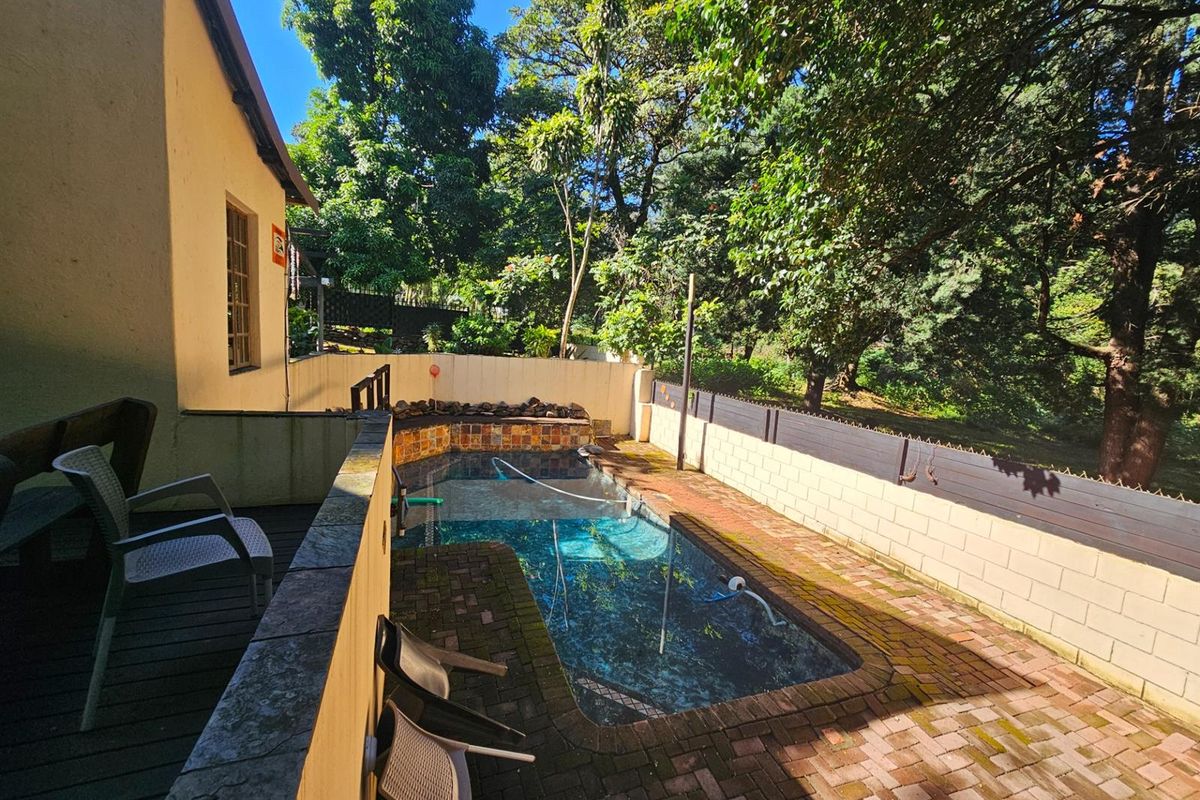 Modern House with 2 Flats and Pool For Sale in Barberton - Photo 3