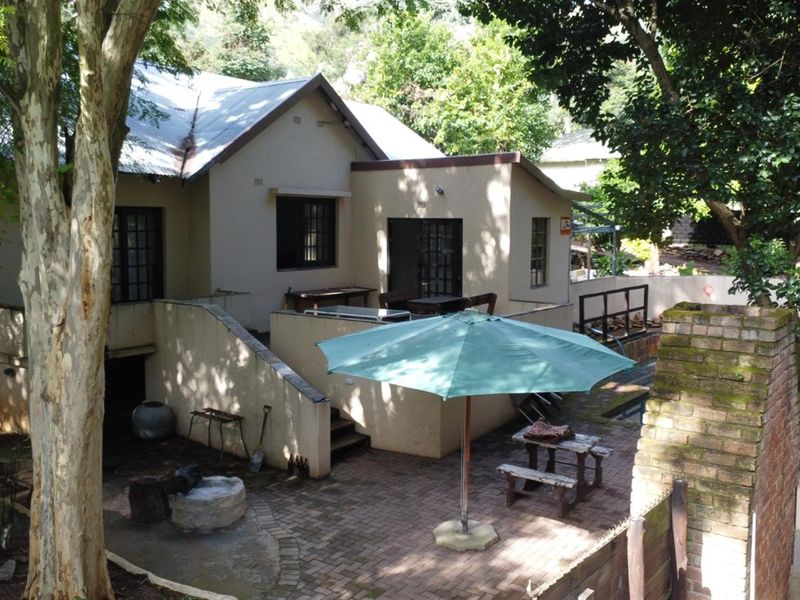 Modern House with 2 Flats and Pool For Sale in Barberton - Photo 4