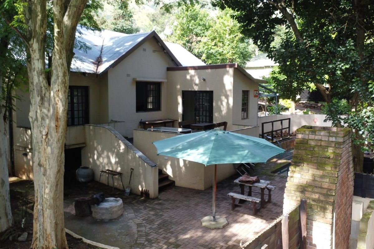 Modern House with 2 Flats and Pool For Sale in Barberton - Photo 4