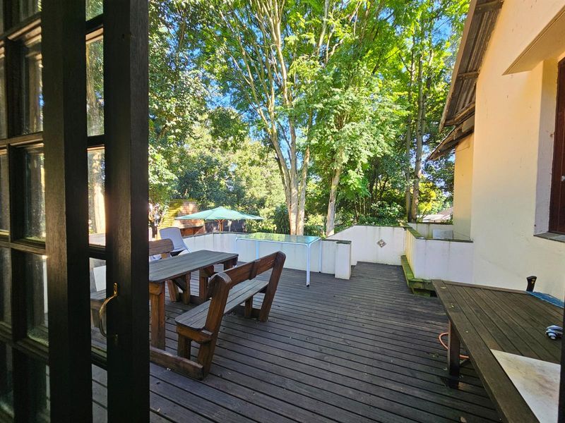 Modern House with 2 Flats and Pool For Sale in Barberton - Photo 6