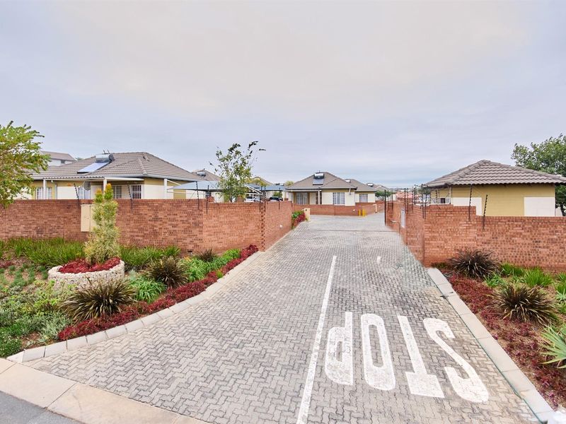 Your Perfect Lock-Up-and-Go Lifestyle Starts Here - Photo 4