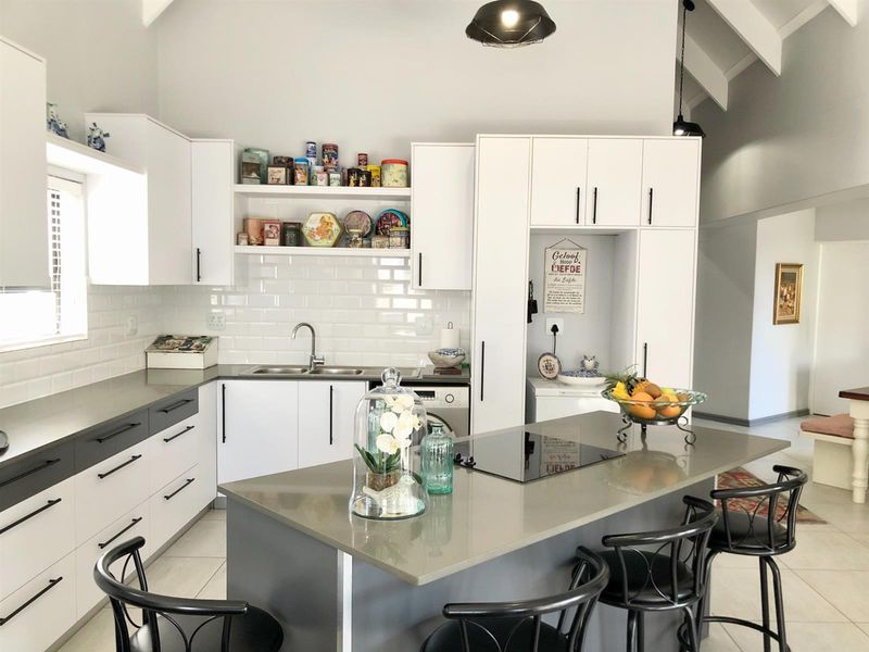 Secure Coastal Lifestyle in Jacobsbaai - Photo 10