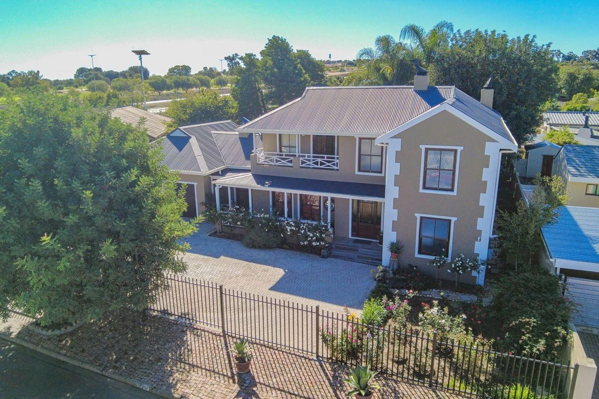 4 Bedroom House For Sale in Panorama, Malmesbury - Photo 2