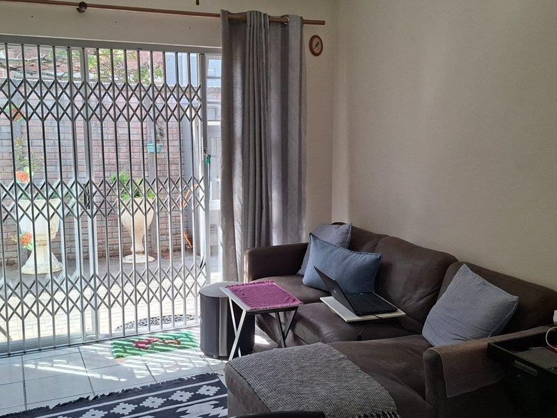 2 bedroom Townhouse For Sale in Gonubie, East London - Photo 7