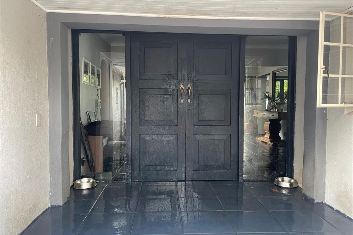 Charming Family Home with Endless Potential in the Sandhurst Enclosure of Parkmore - Photo 2