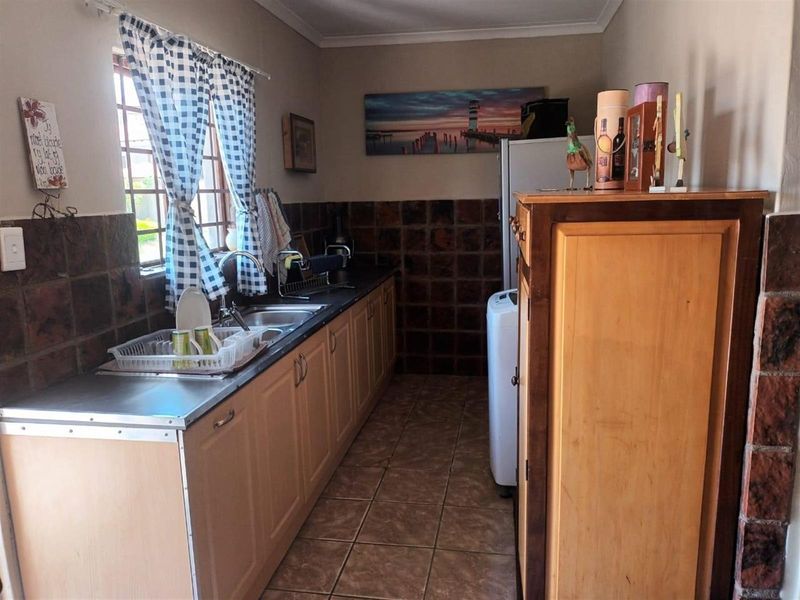 House On Auction in Witbank - Photo 8