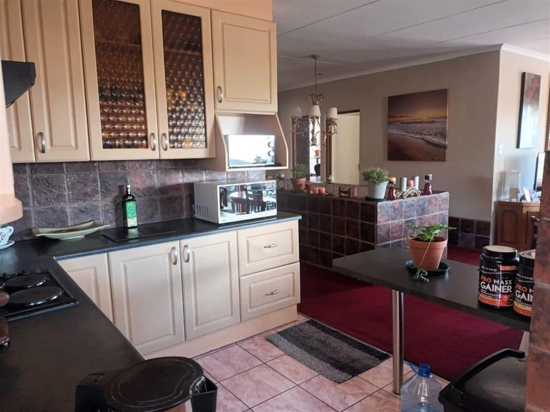 House On Auction in Witbank - Photo 7