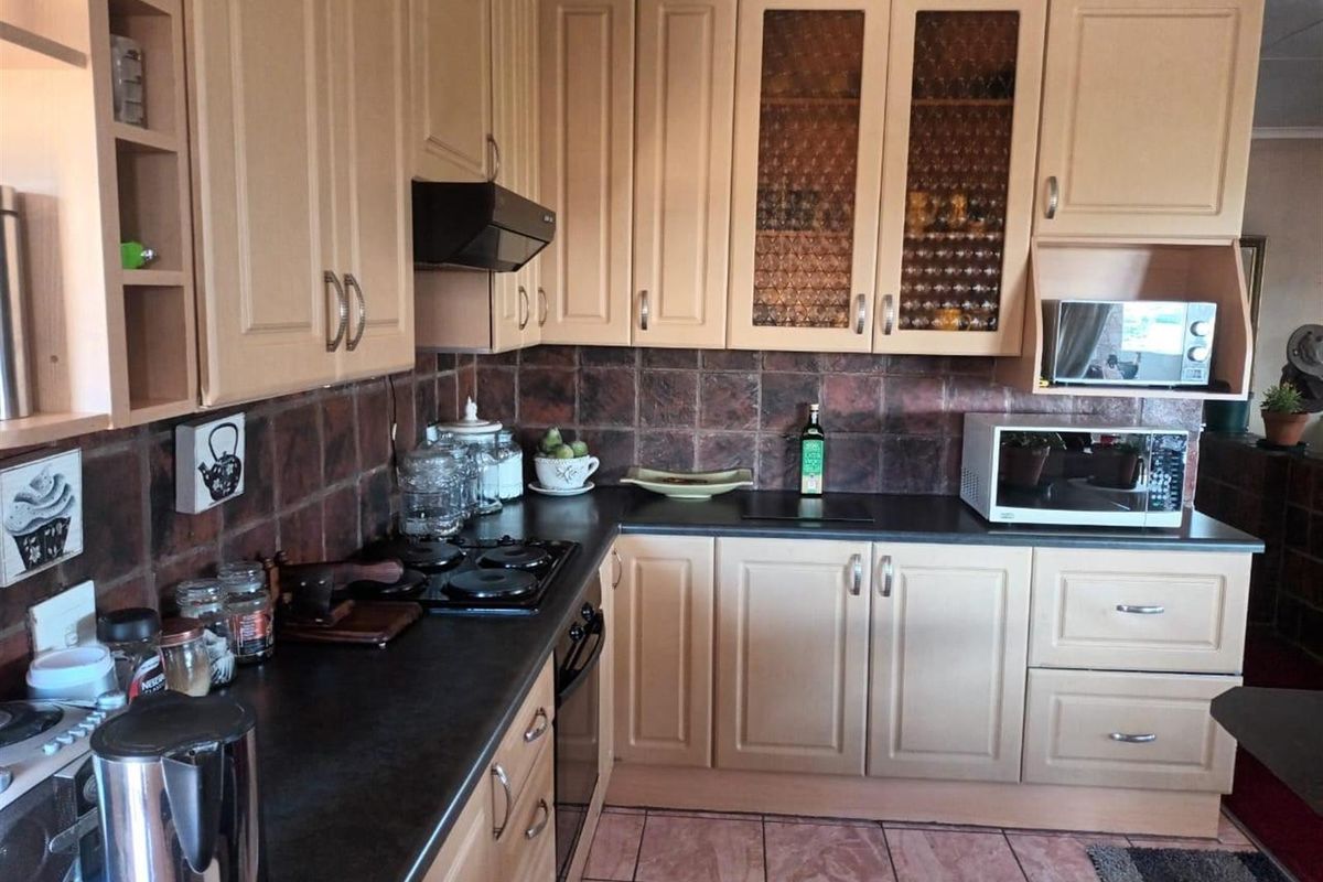 House On Auction in Witbank - Photo 5