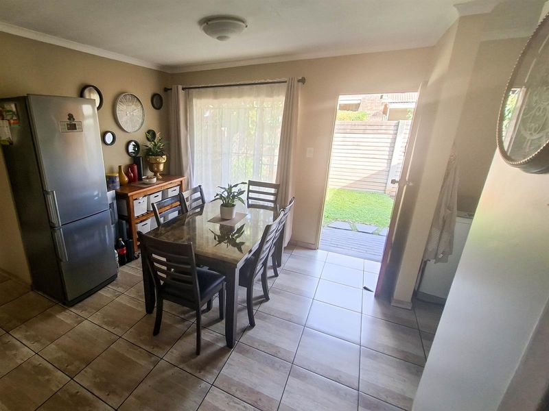 Townhouse For Sale in Rooihuiskraal North, Centurion - Photo 4