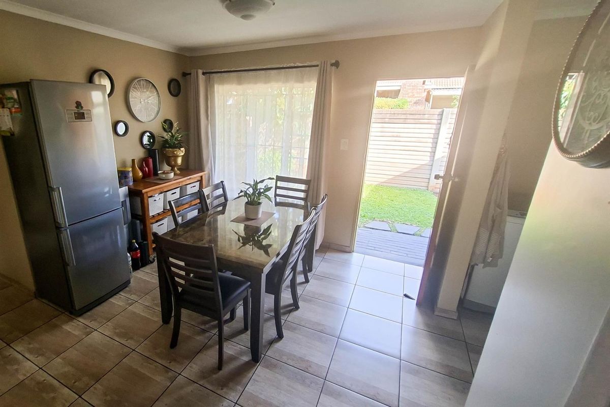 Townhouse For Sale in Rooihuiskraal North, Centurion - Photo 4
