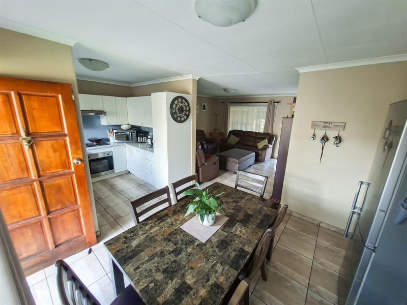 Townhouse For Sale in Rooihuiskraal North, Centurion - Photo 3