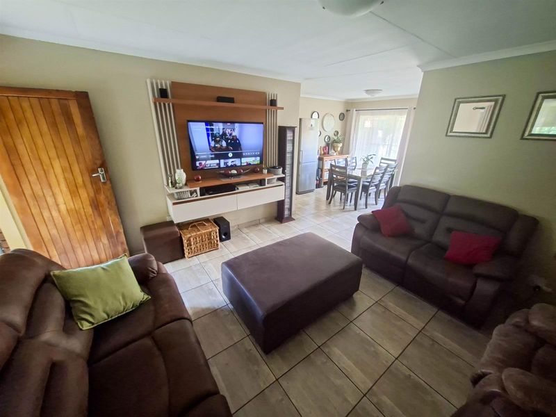 Townhouse For Sale in Rooihuiskraal North, Centurion - Photo 10